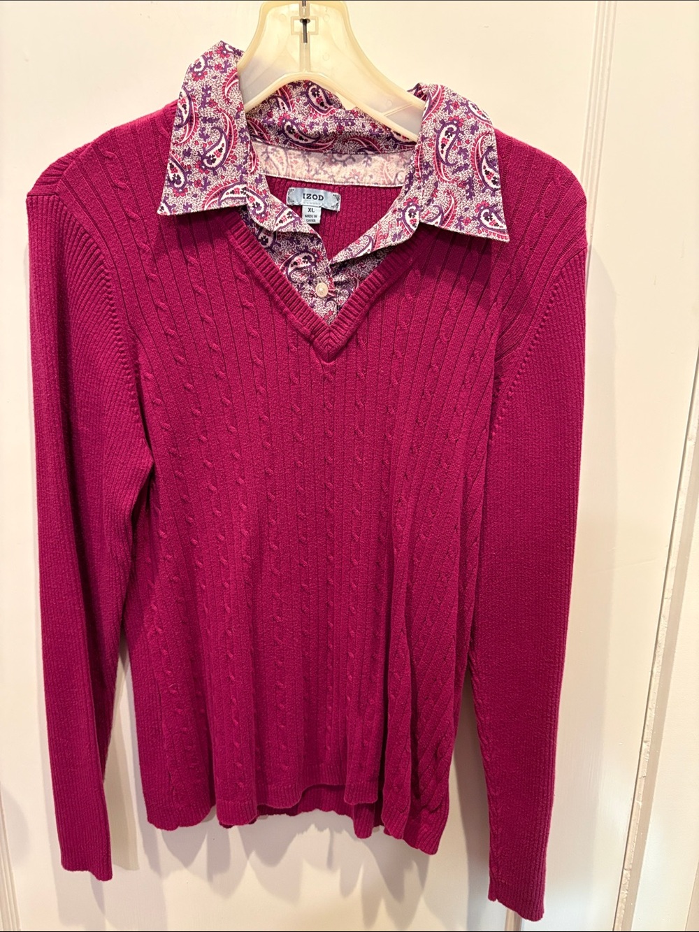 Izod Women’s Raspberry Cable V-Neck Sweater with Paisley Collar BN105
